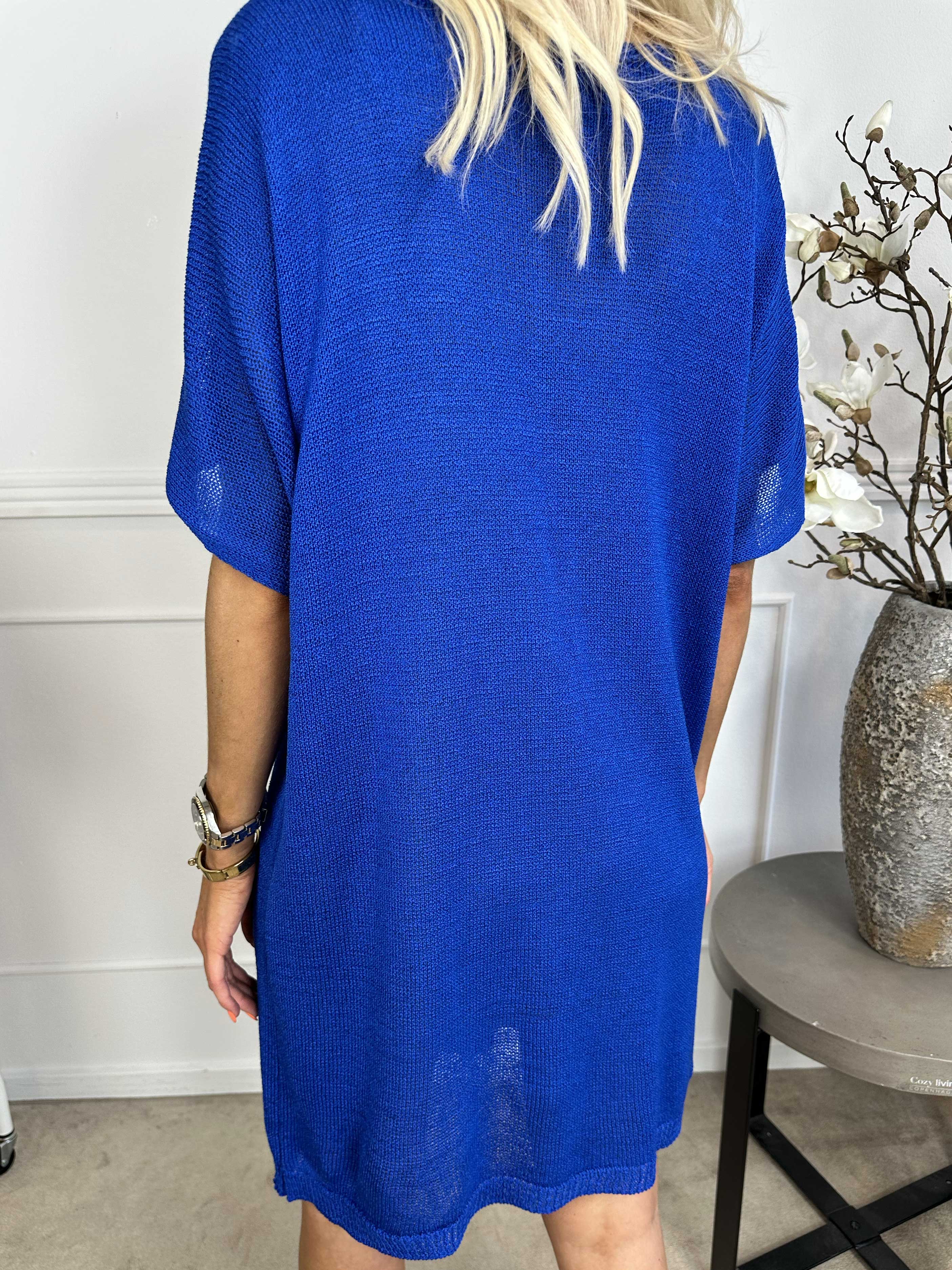 Emine - Sød kortærmet strikkjole med blomster og glimmertråde